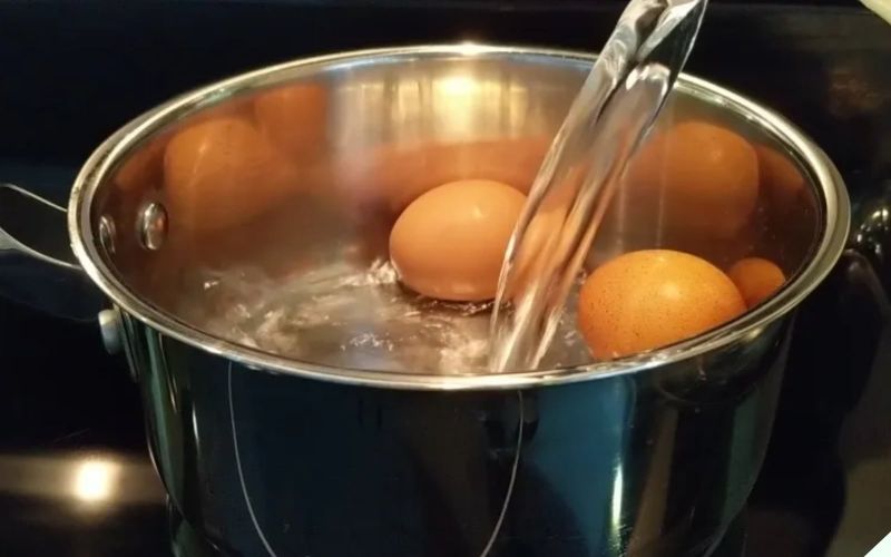 Những cách luộc trứng dễ bóc vỏ – nghệ thuật trong làm ẩm thực