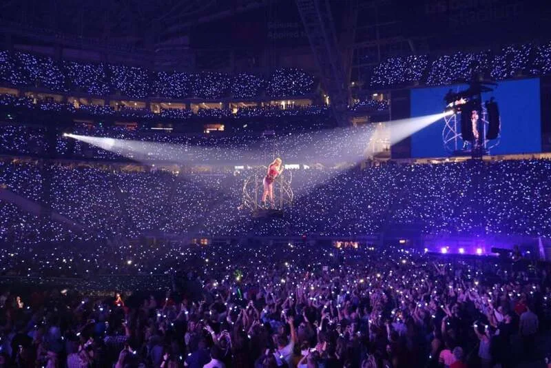 Swifties là cộng đồng người hâm mộ đông đảo, trung thành và giàu tính kết nối của Taylor Swift
