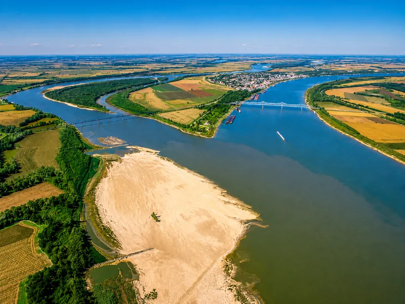 Mississippi–Missouri và Yenisei–Angara–Selenga đều thuộc nhóm những hệ thống sông dài nhất hành tinh.
