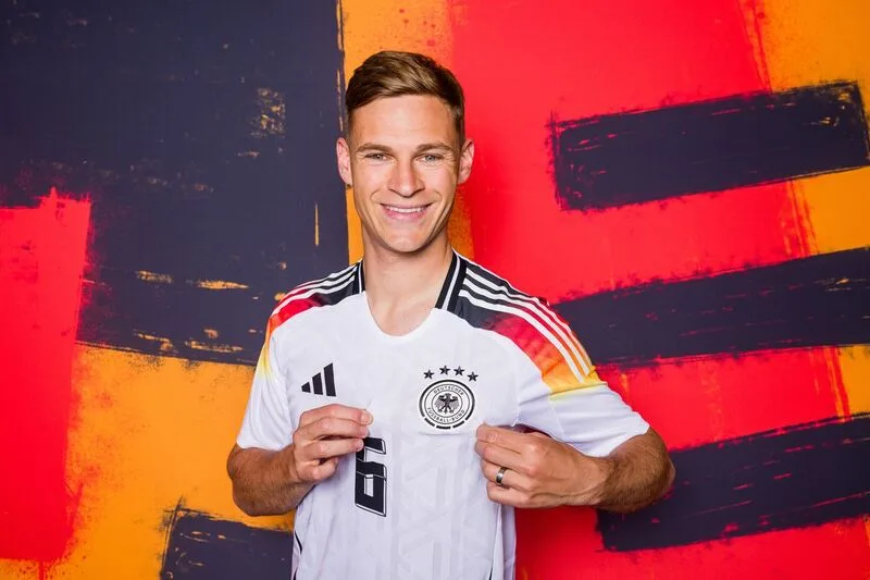 Joshua Kimmich: Từ tài năng trẻ đến thủ lĩnh Bayern và Đức