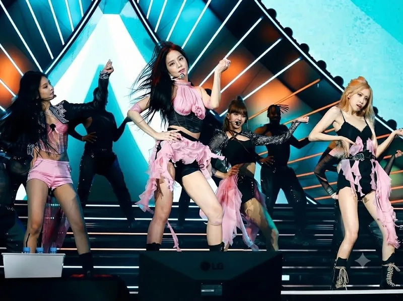Thành viên của Black Pink thu hút khán giả nhờ âm nhạc, thời trang và khả năng trình diễn nổi bật.